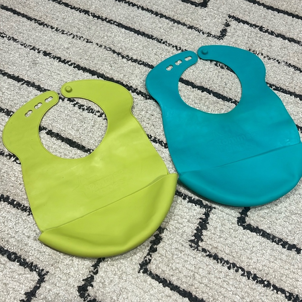 Tommee tippee silicone bibs